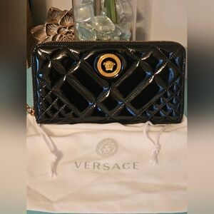 Versace LIMITED EDITION Black Patent Leather Zip Long Wallet